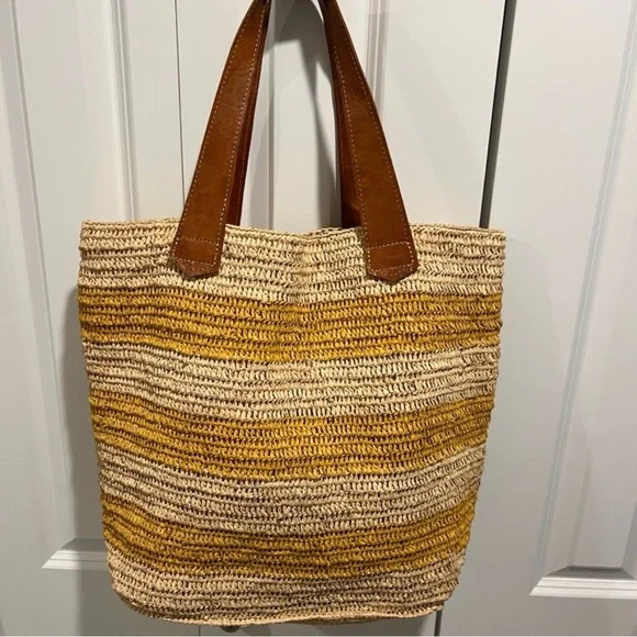 Beautiful Free People Southwestern Necklace & Straw Tote - Picture 2 of 2